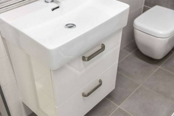 Mereo Leny, koupelnová skříňka vysoká 170 cm, bílá, pravá